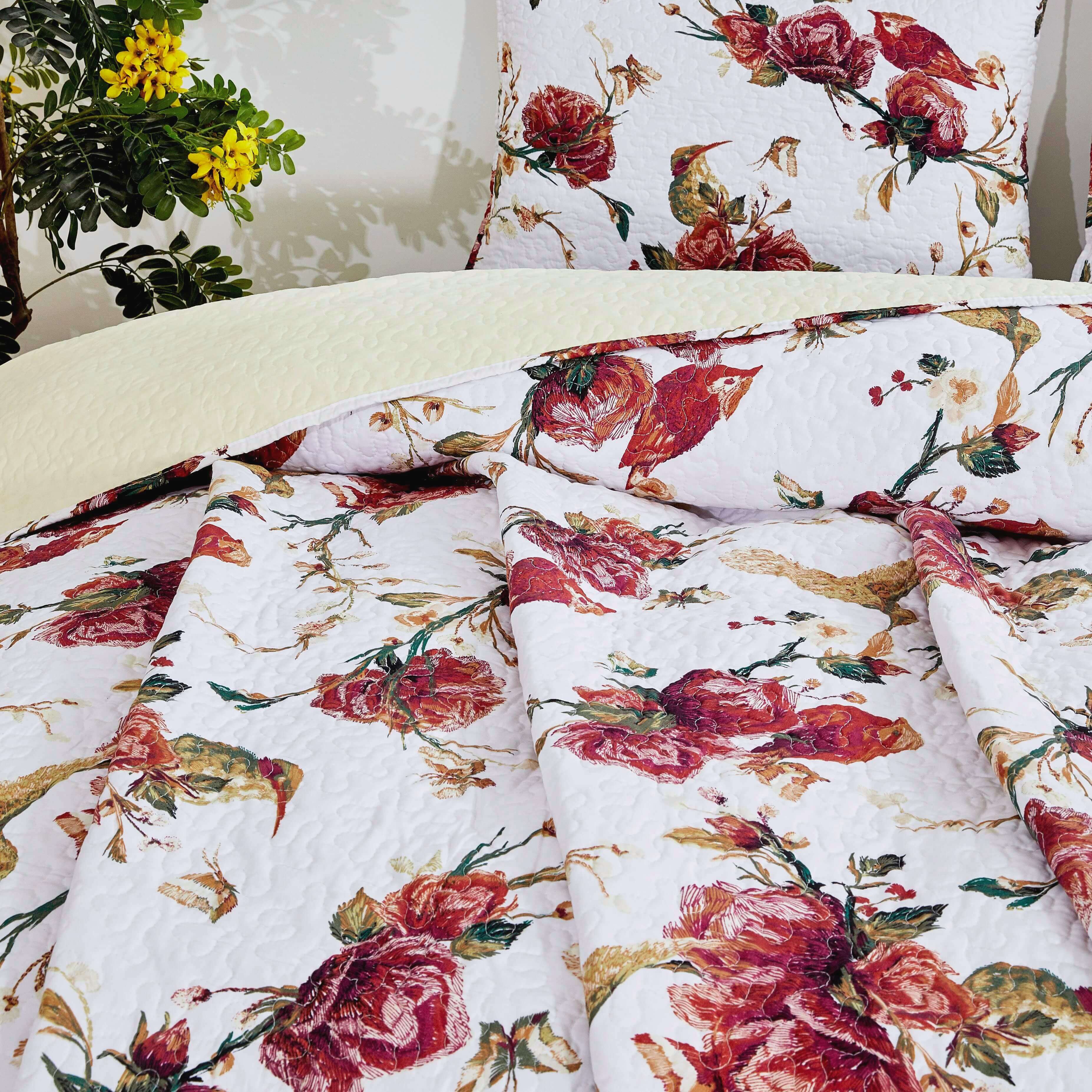 Tache Vintage Rose Garden Hummingbirds Burgundy White Reversible Floral Quilt Set (SD-7676)