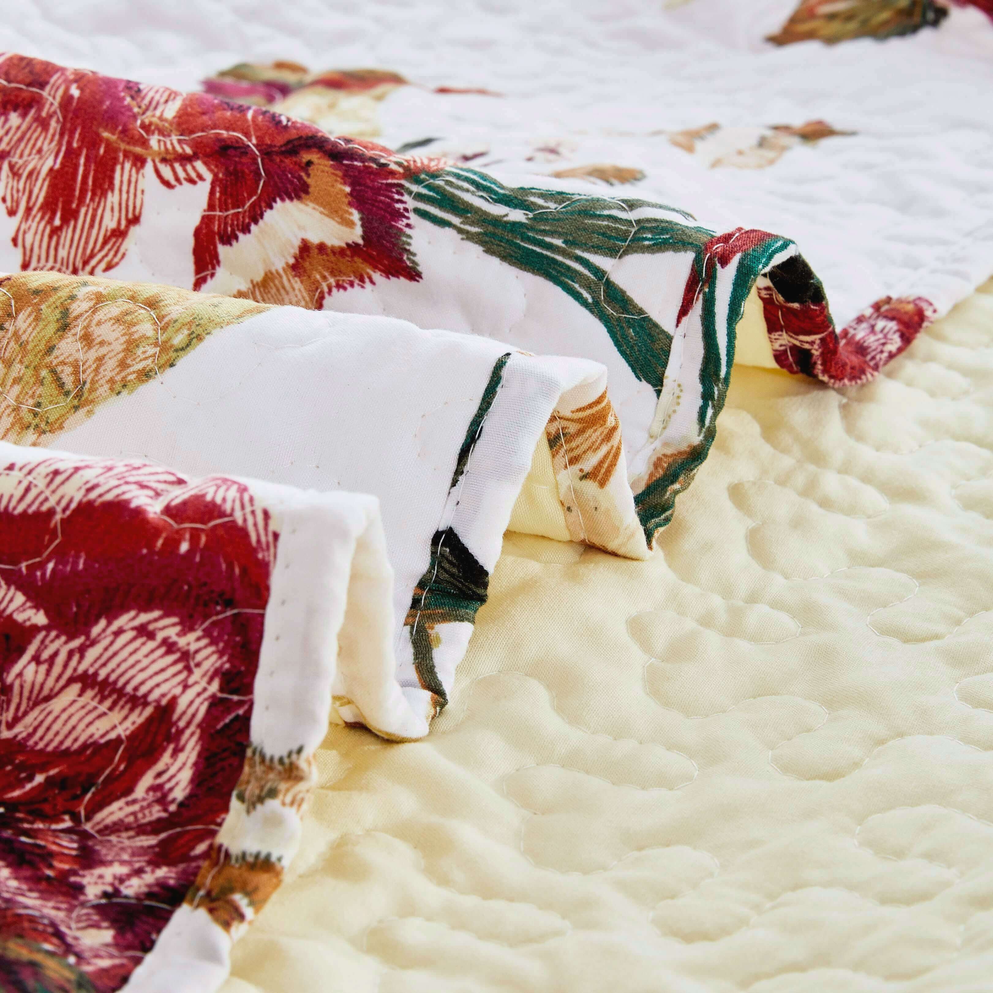 Tache Vintage Rose Garden Hummingbirds Burgundy White Reversible Floral Quilt Set (SD-7676)