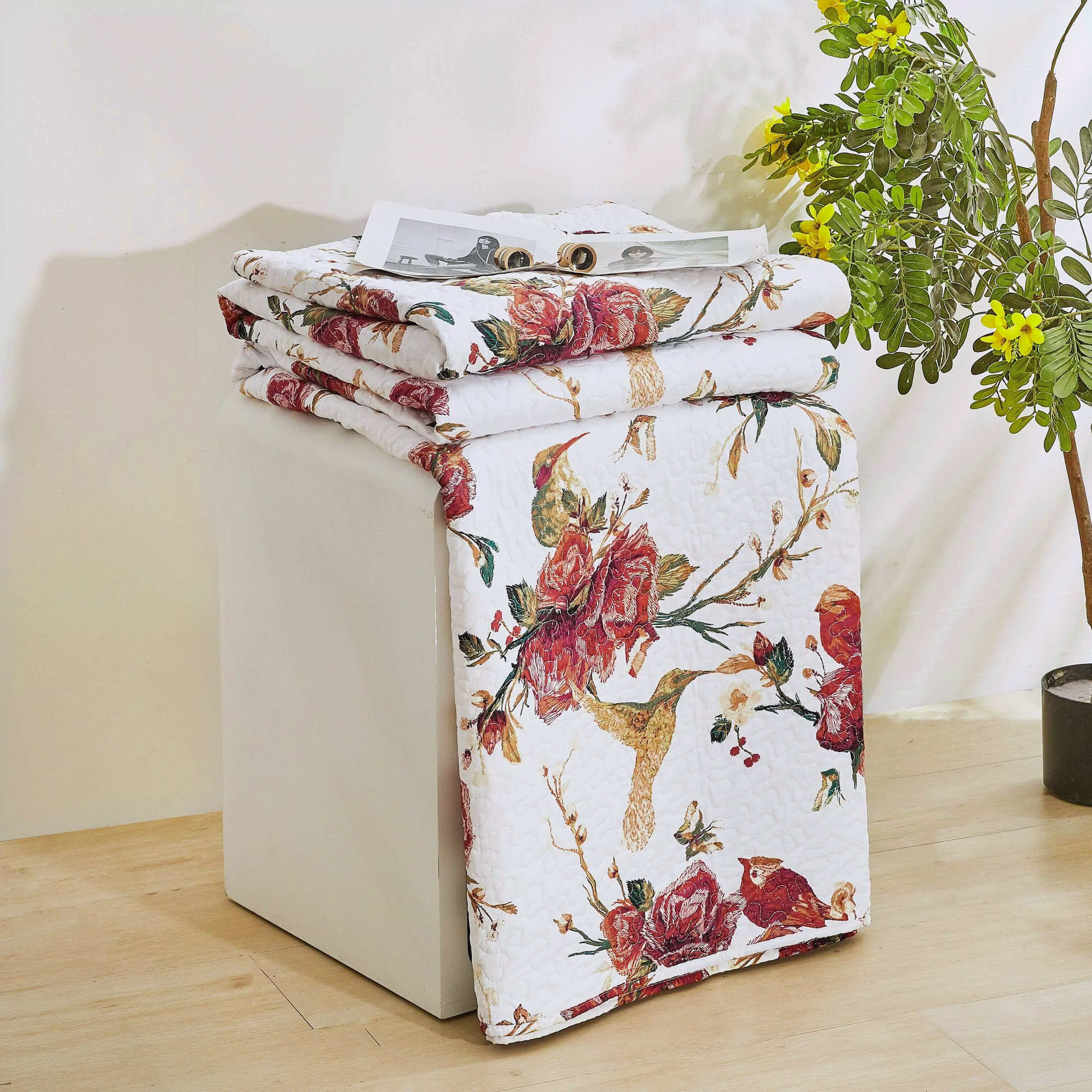 Tache Vintage Rose Garden Hummingbirds Burgundy White Reversible Floral Quilt Set (SD-7676)