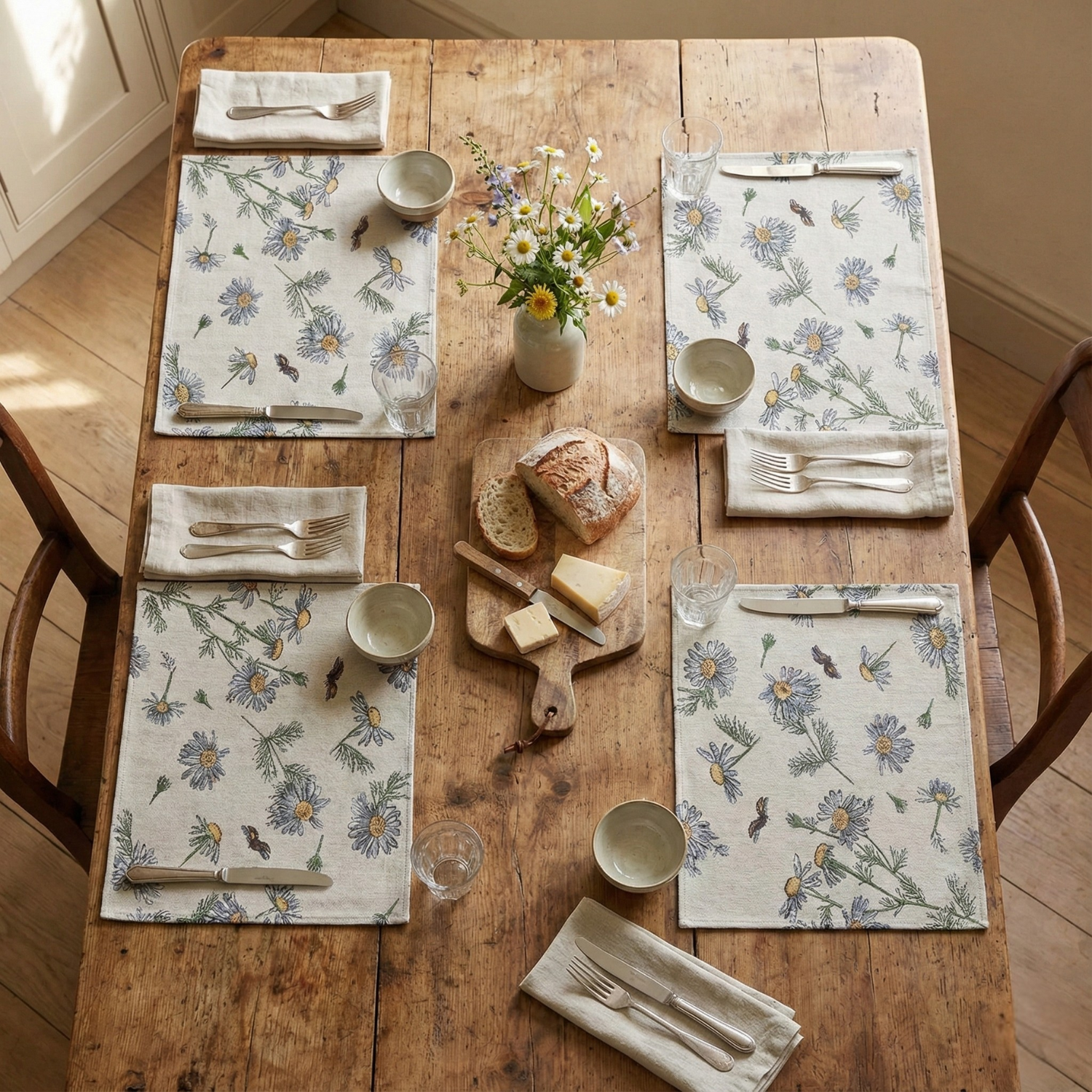 Tache Floral Daisies Ladybugs Woven Tapestry Placemat Set (18114)