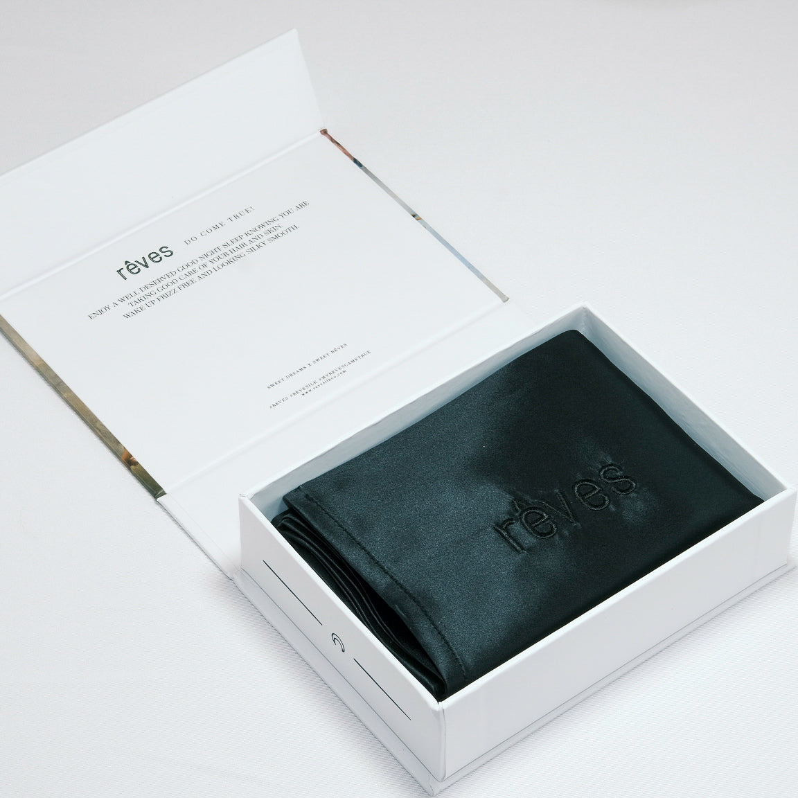Noir Queen Envelope Pillowcase (Shipping fees may apply)
