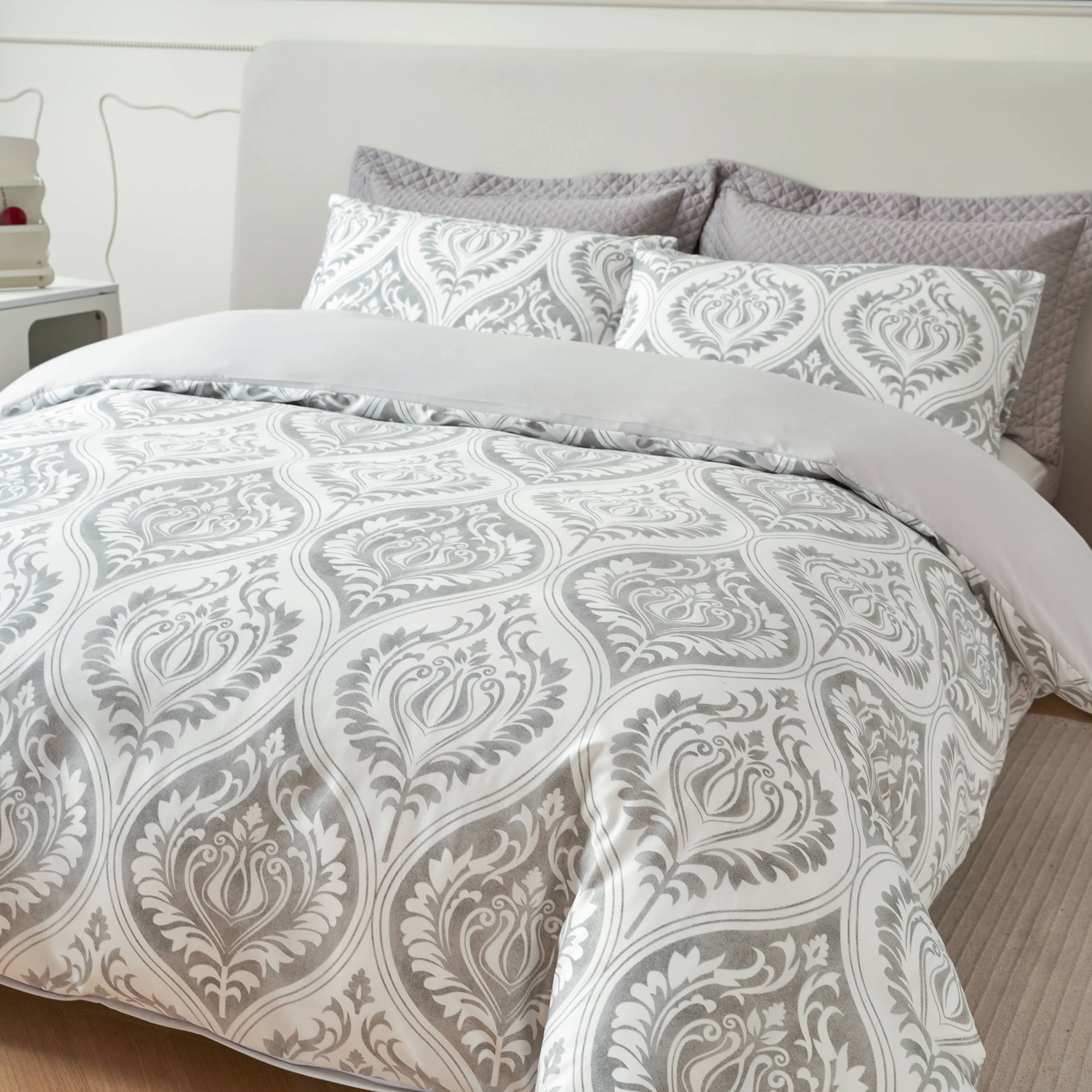 Tache elegant Dreamy Moon Sky Ogee Damask Heather Gray White Reversible Duvet Cover With Zipper Closure