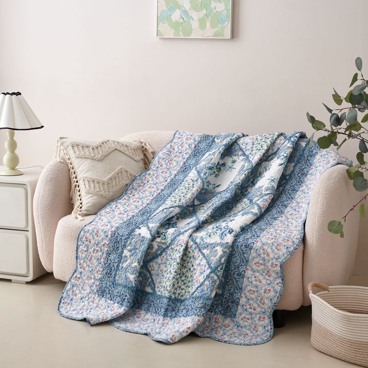Tache Petal Dance White Blue Floral Vintage Garden Scalloped Cotton Patchwork Quilted Throw Blanket (JHW-646)