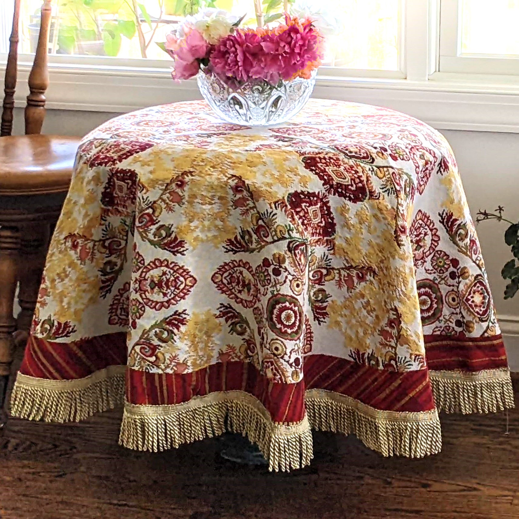 Tache Elegant Burgundy Ornate Paisley Woven Tapestry Tablecloth (18194)