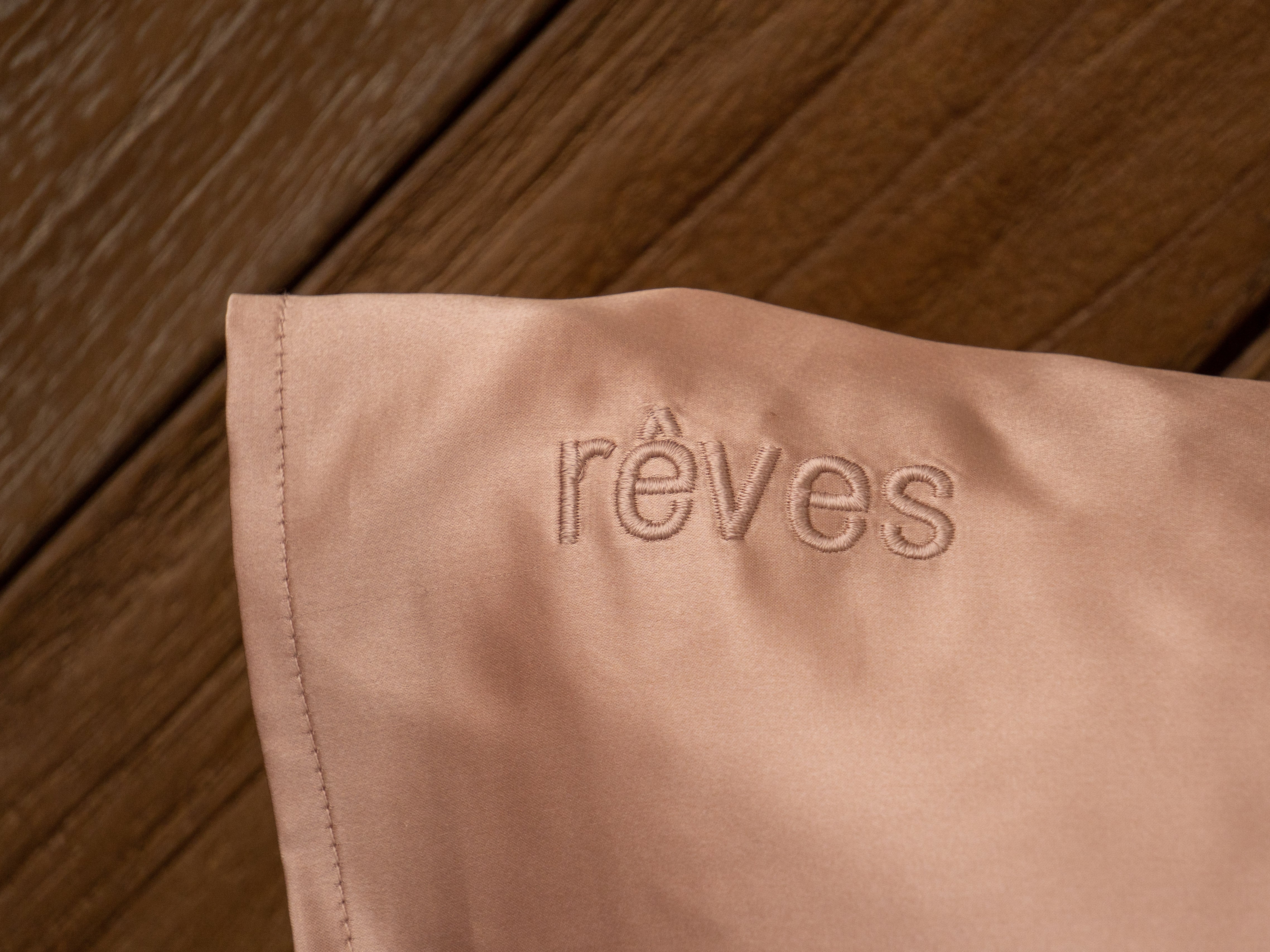 Pêche Queen Envelope Pillowcase (Shipping fees may apply)