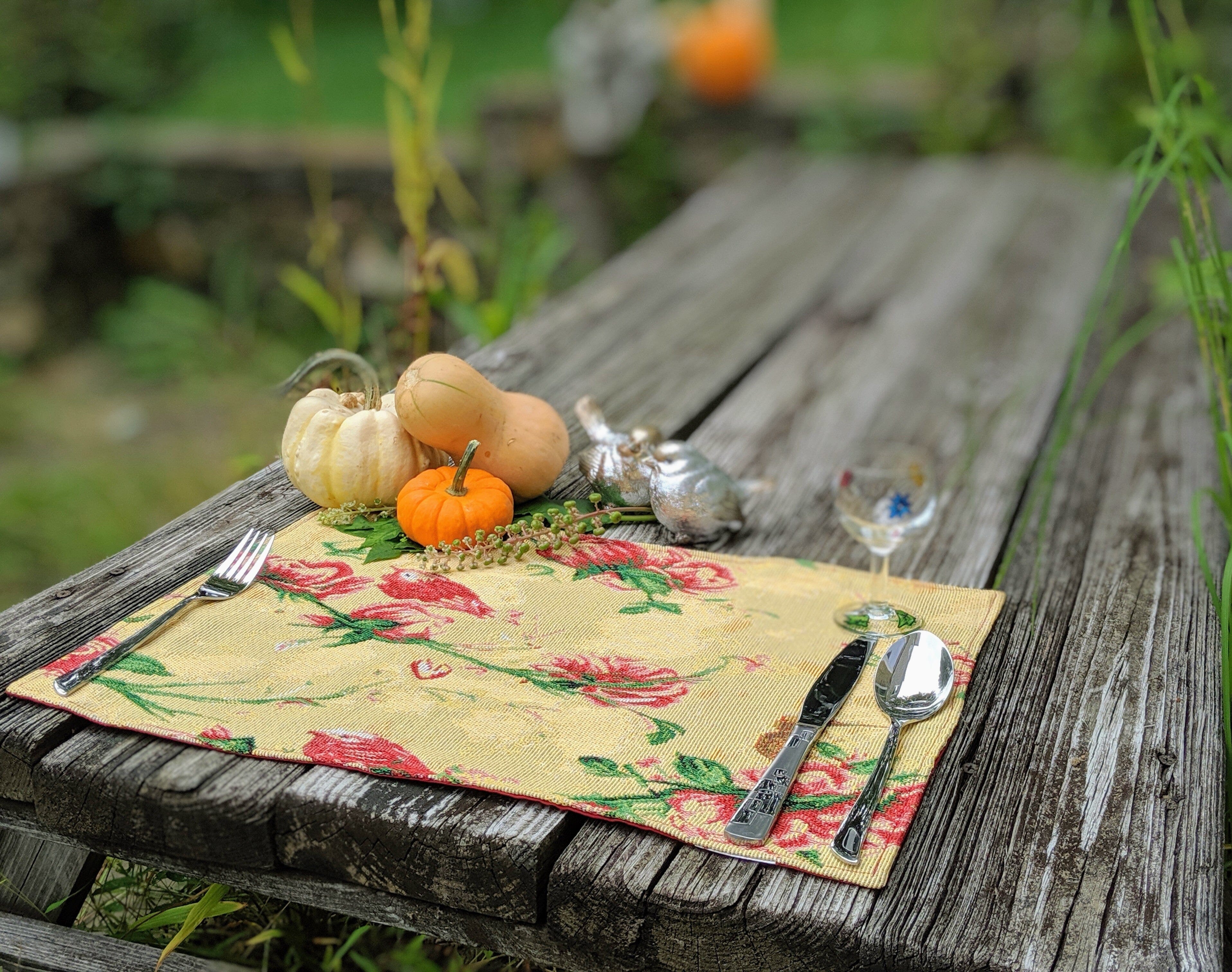 Tache Floral Red Roses Hummingbirds Golden Woven Tapestry Placemat Set (18115) - Tache Home Fashion