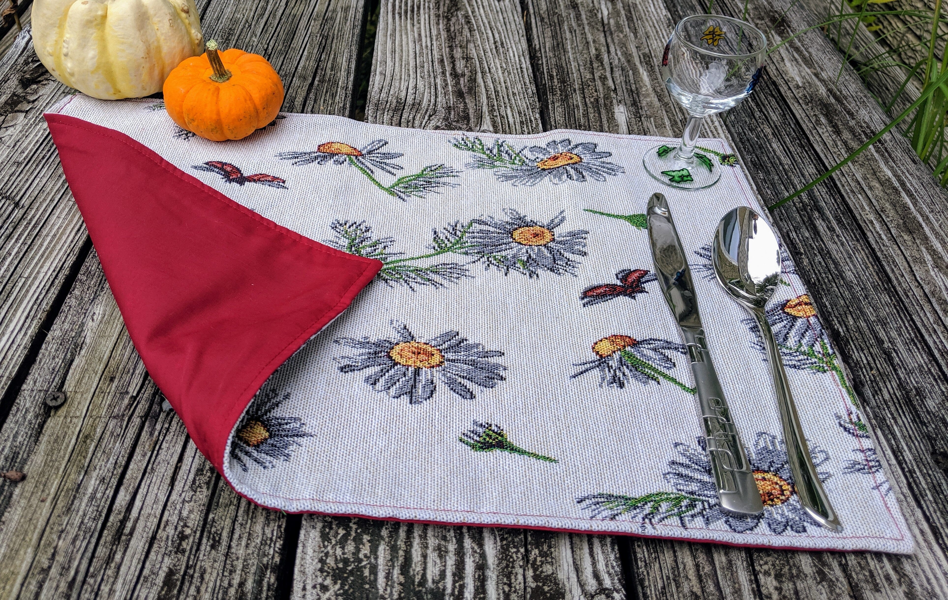 Tache Floral Daisies Ladybugs Woven Tapestry Placemat Set (18114) - Tache Home Fashion