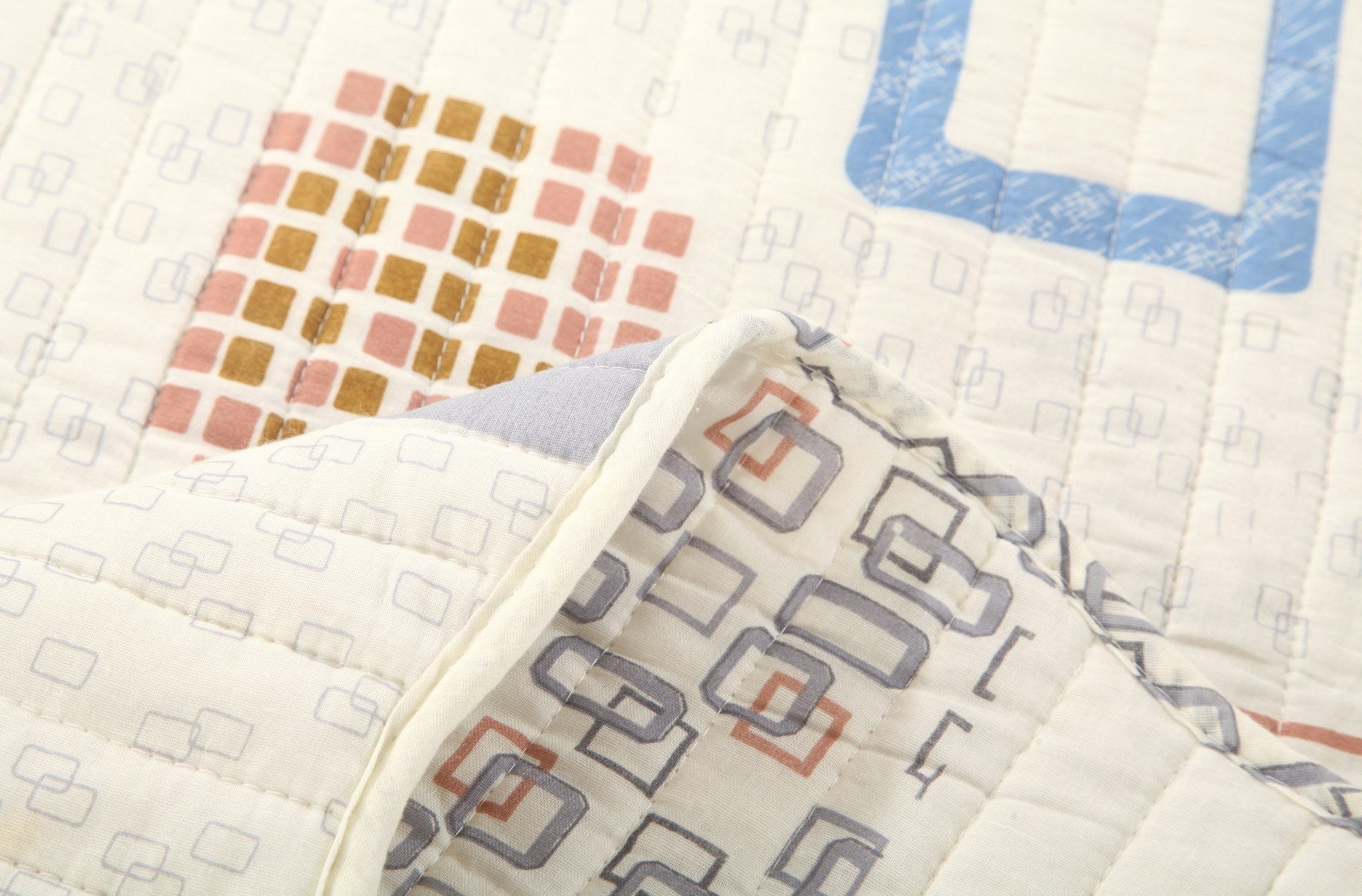 Geometric cubic squares ivory scalloped retro cotton quilt bedspread set by Tache Home Fashion