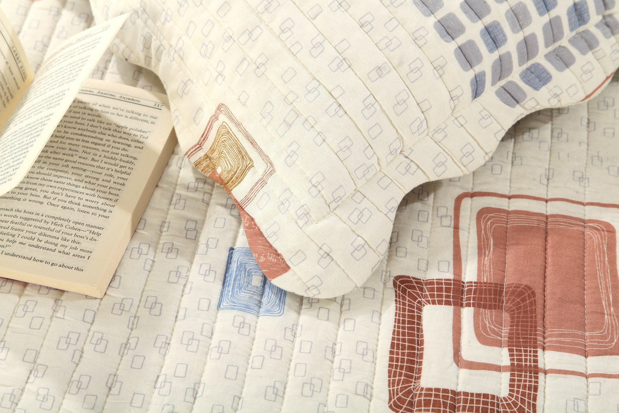 Geometric cubic squares ivory scalloped retro cotton quilt bedspread set by Tache Home Fashion
