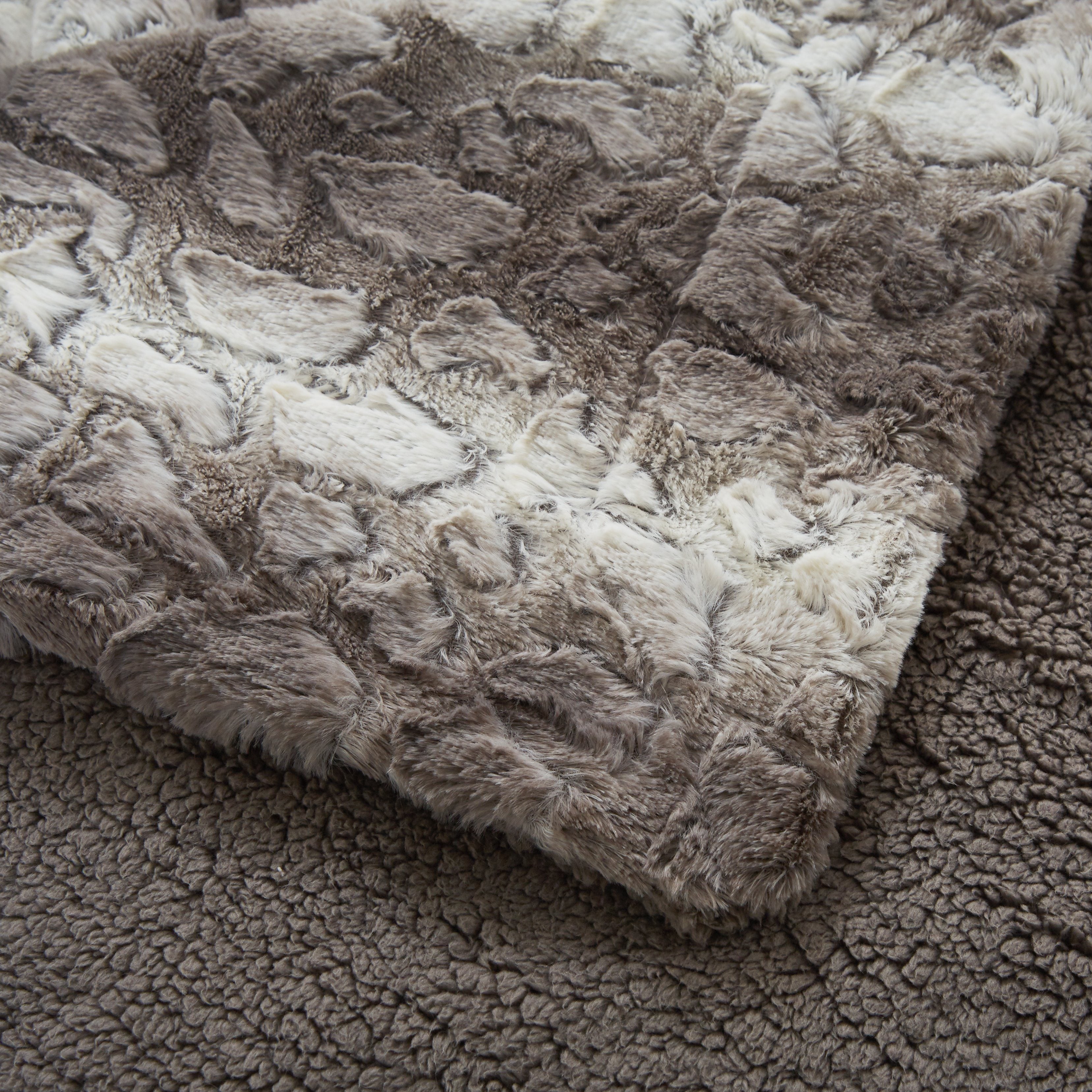 Tache Silver Snow Giraffe Faux Fur Throw Blanket (DY16) - Tache Home Fashion