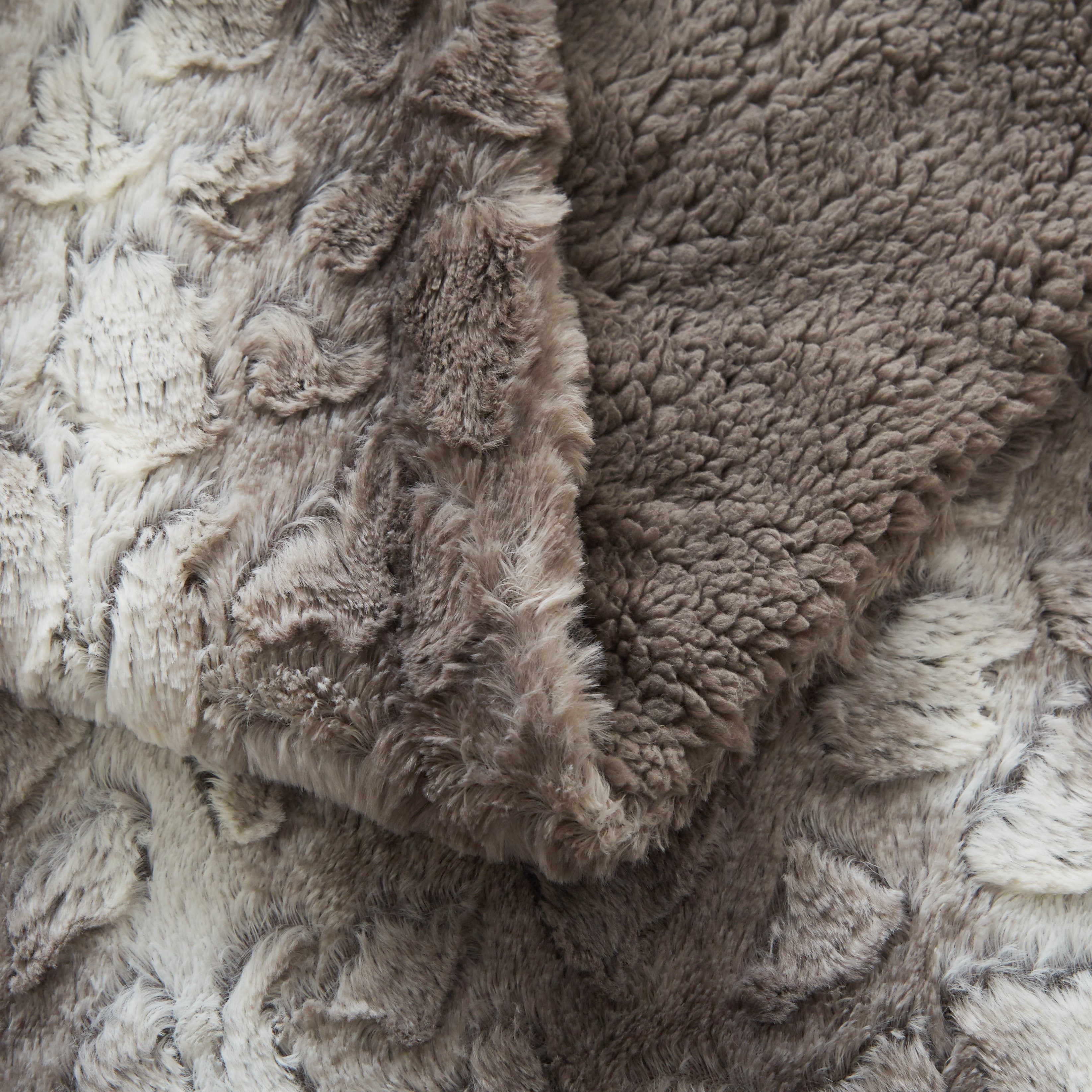 Tache Silver Snow Giraffe Faux Fur Throw Blanket (DY16) - Tache Home Fashion