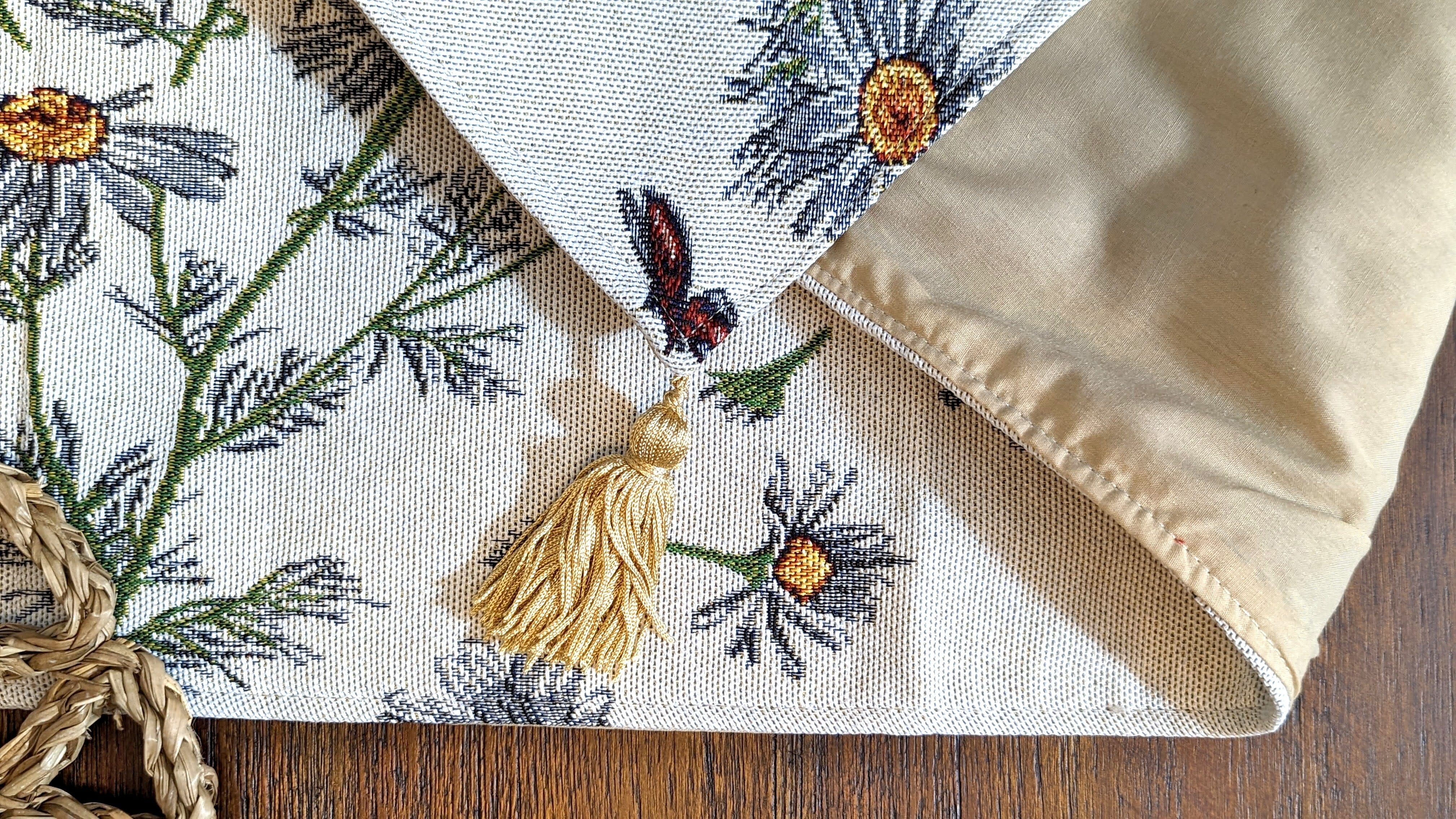 Tache Floral Yellow Daisies Ladybugs Ivory Woven Tapestry Table Runner (18114) - Tache Home Fashion