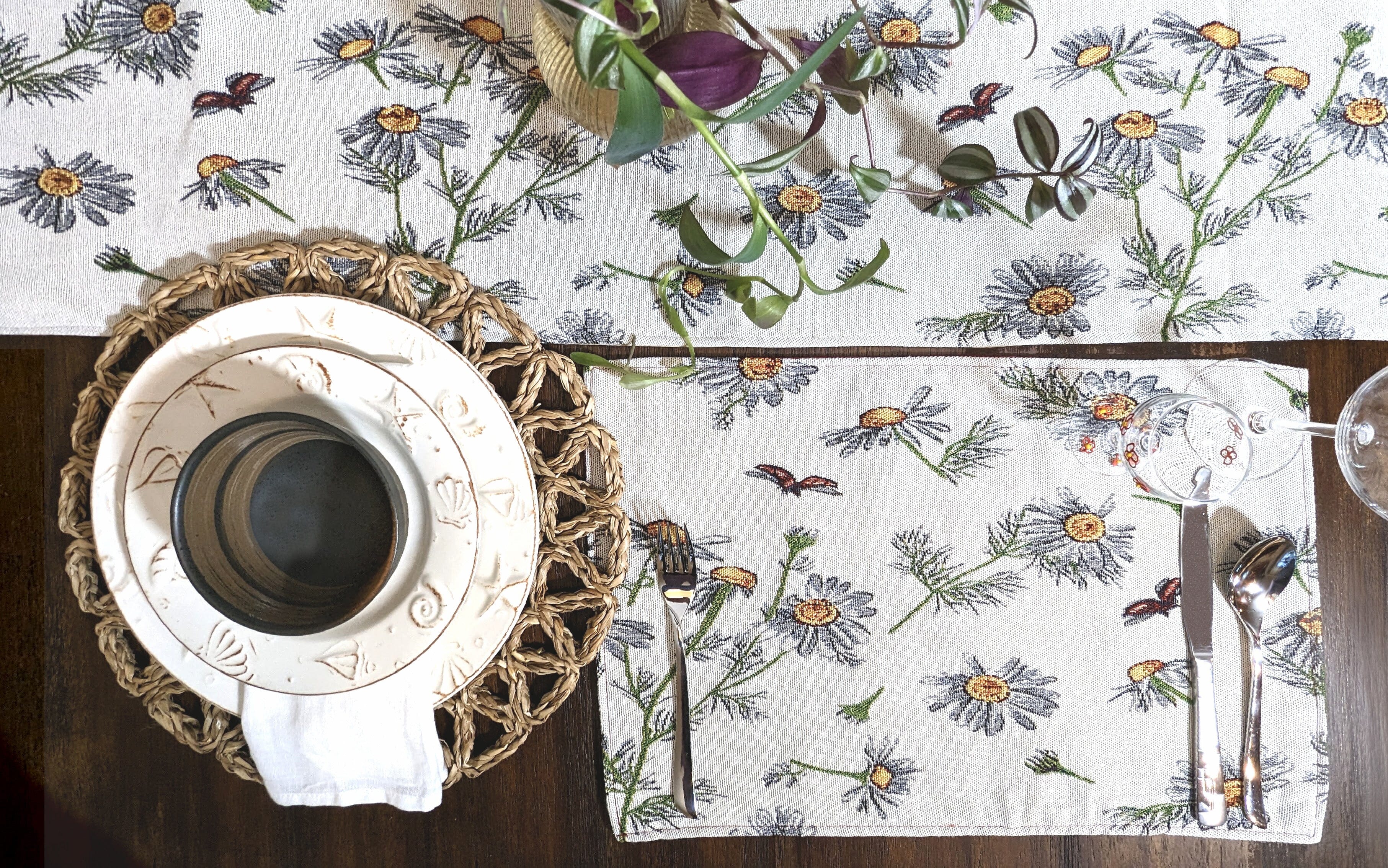 Tache Floral Daisies Ladybugs Woven Tapestry Placemat Set (18114) - Tache Home Fashion