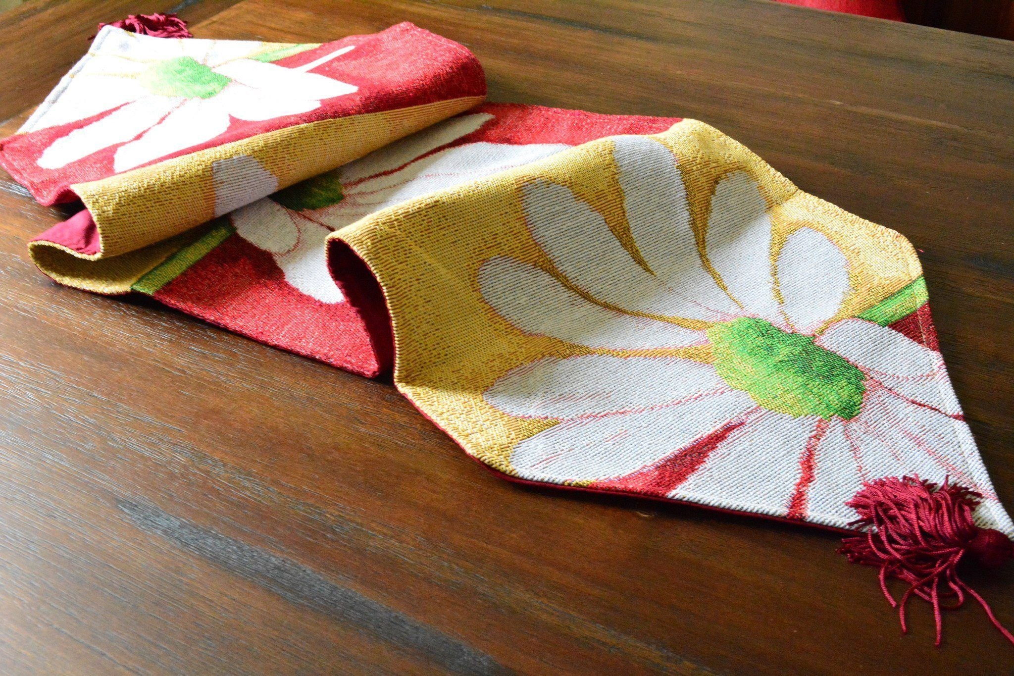 Tache Loves Me Not Daisy Tapestry Table Runner (9046) - Tache Home Fashion