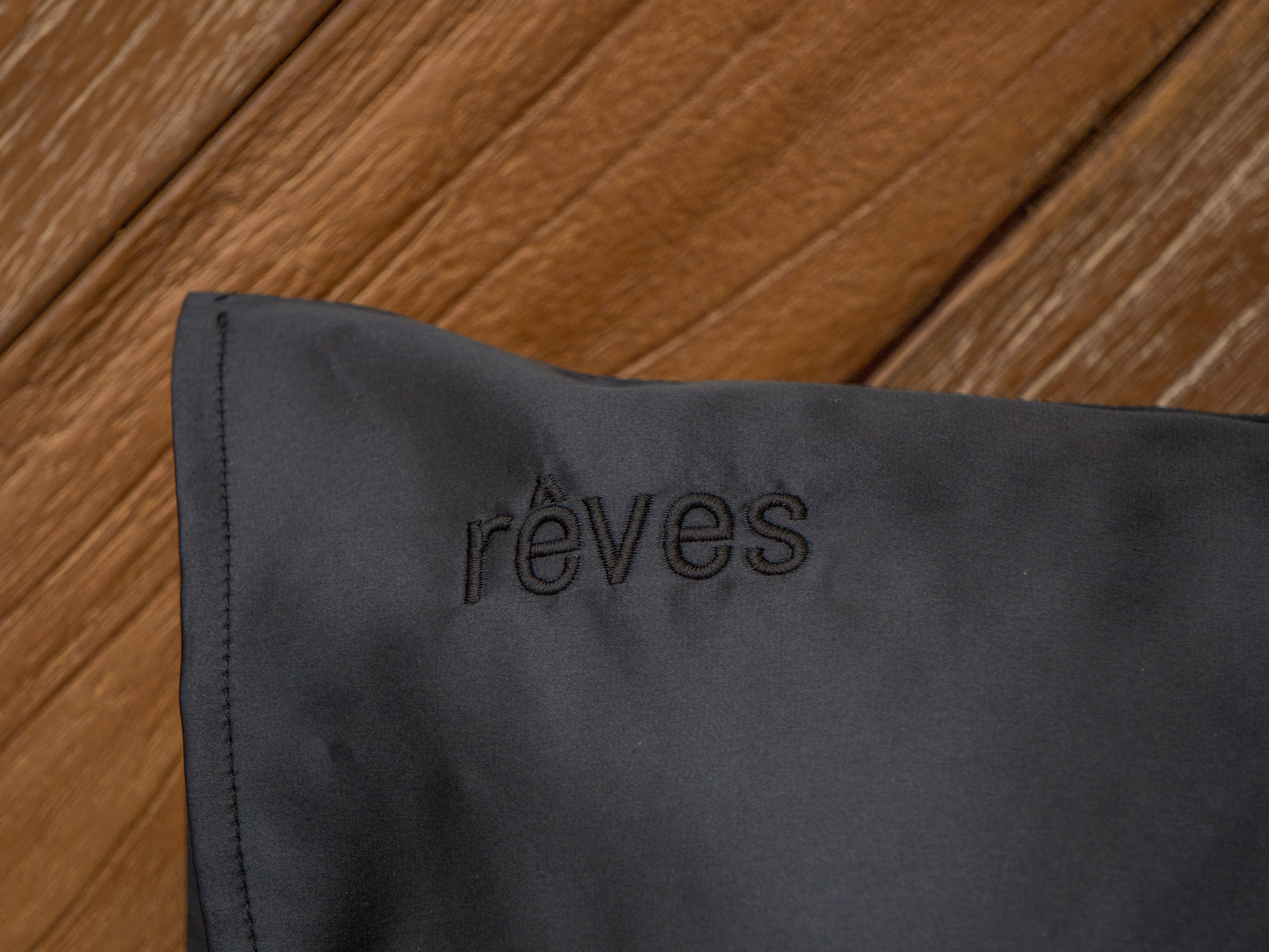 Noir Queen Envelope Pillowcase (Shipping fees may apply)