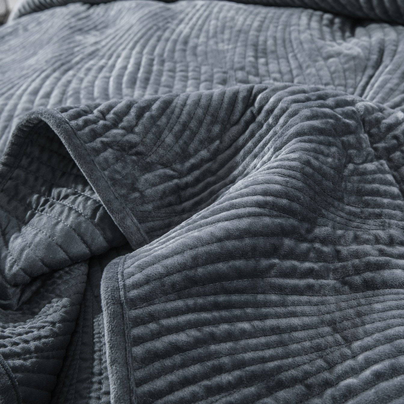 Tache Plush Dreams Steel Navy Blue Waves Velvet Quilt Set