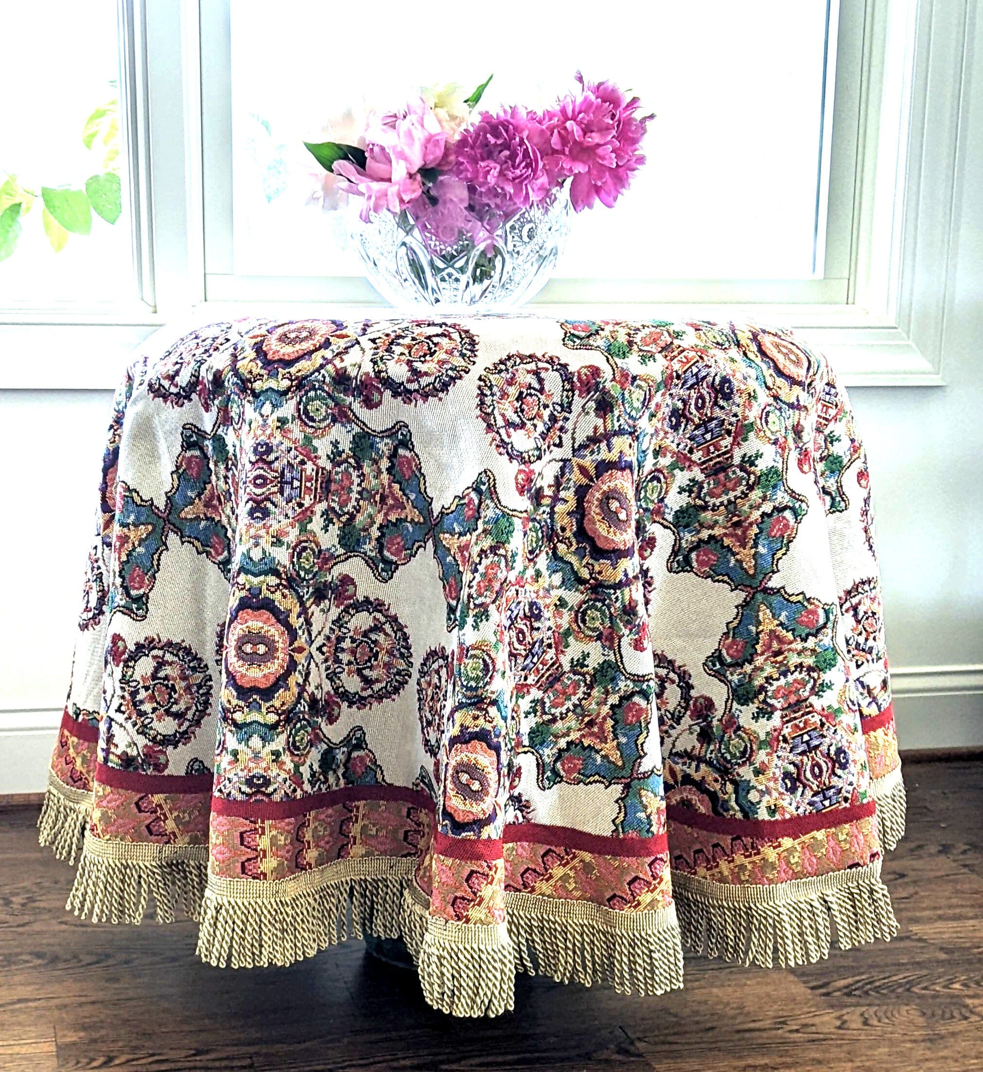 Tache Elegant Ivory Colorful Ornate Paisley Woven Tapestry Tablecloth