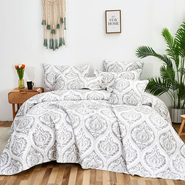 at dusk パステル画 Metallic Gold Damask Wallpaper – Mayflower Wallpaper