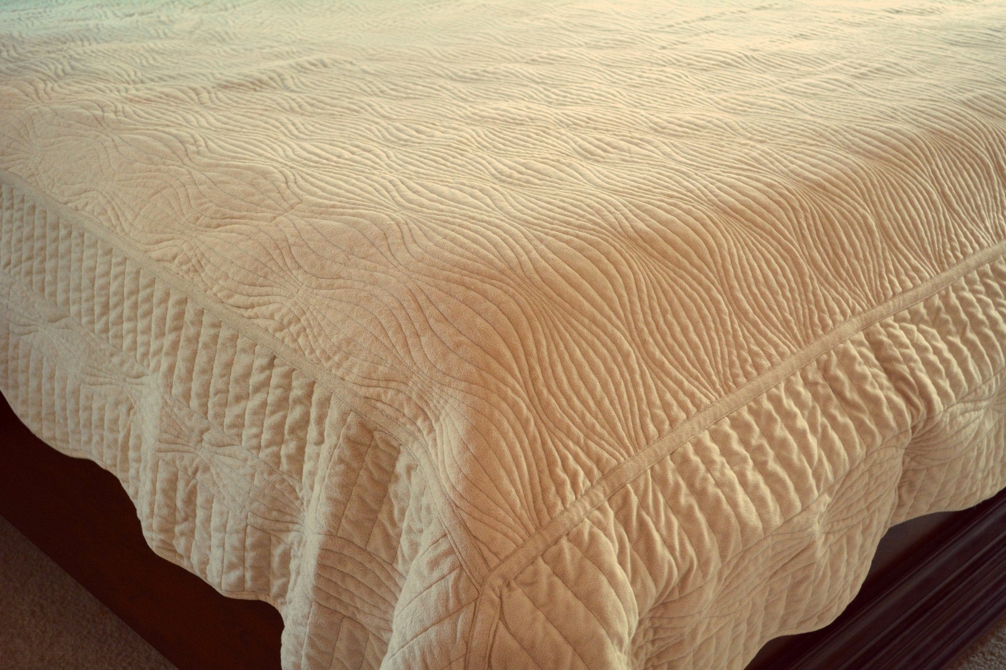 Tache Super Soft Tan Scalloped Good Vibration Quilted Fleece Bedspread Set (DXJ109041-1) - Tache Home Fashion