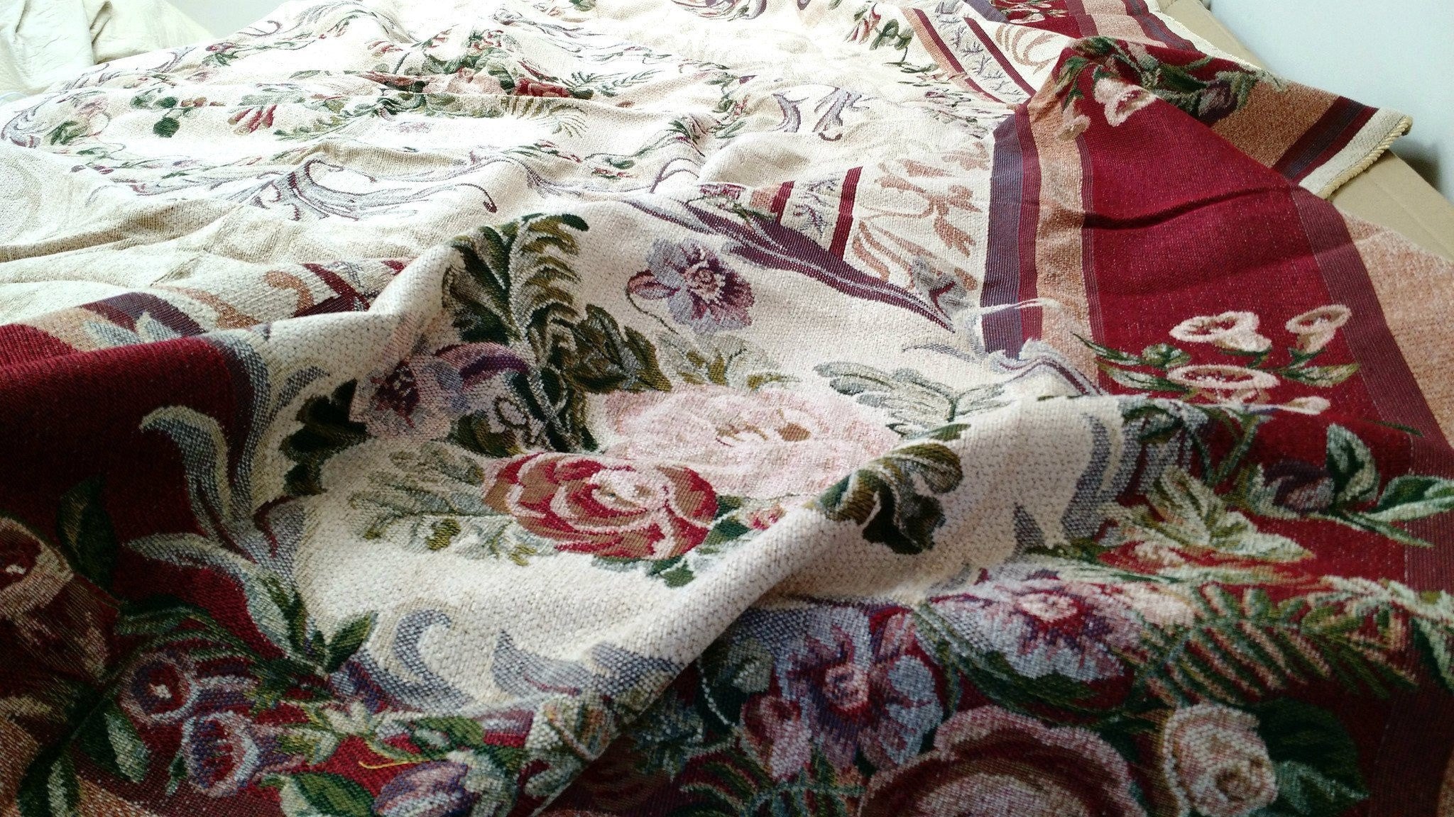 Tache Chenille Red Yuletide Blossoms Tapestry Bedspread Set Twin (DSC004) - Tache Home Fashion