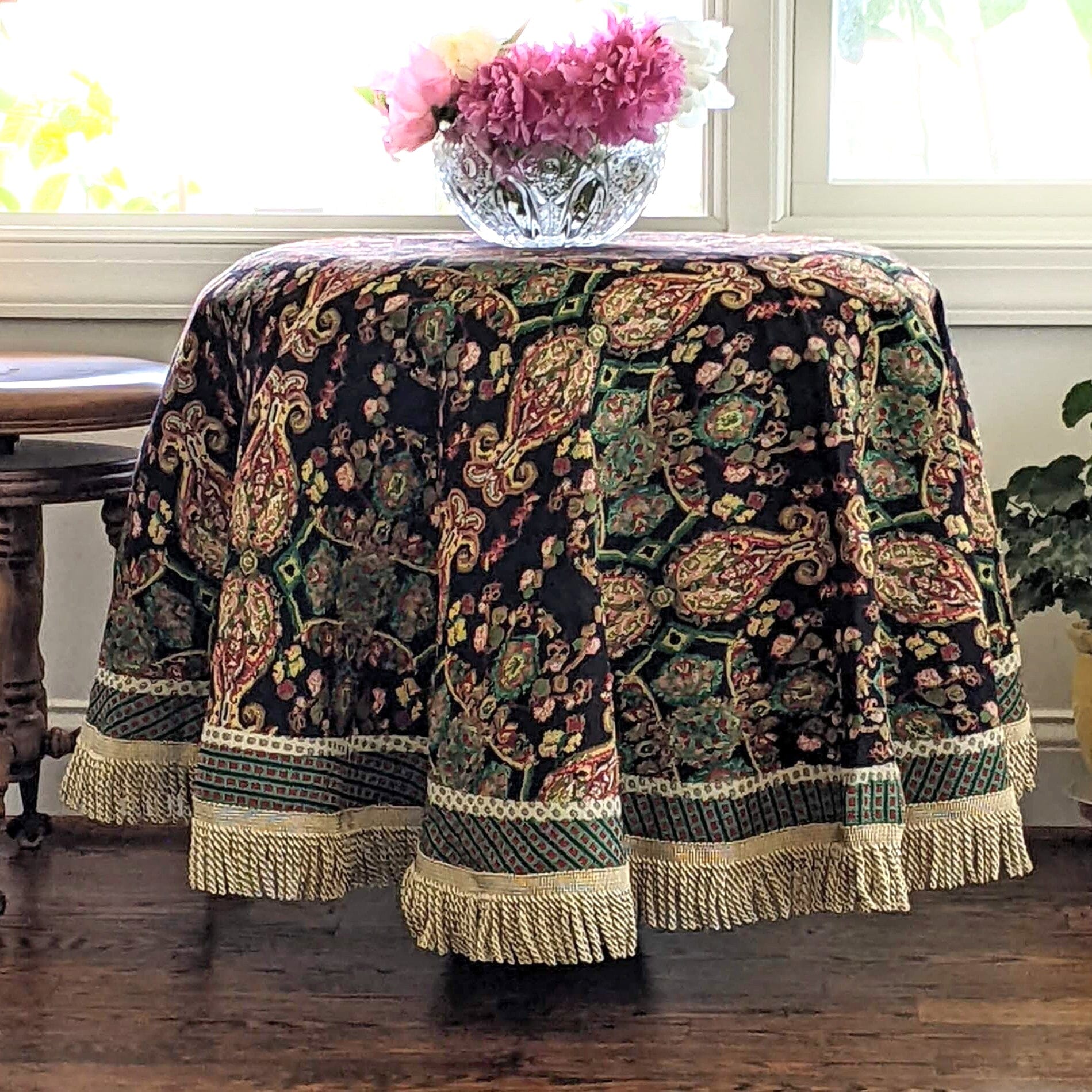 Tache Elegant Black Ornate Paisley Woven Tapestry Tablecloth 18192